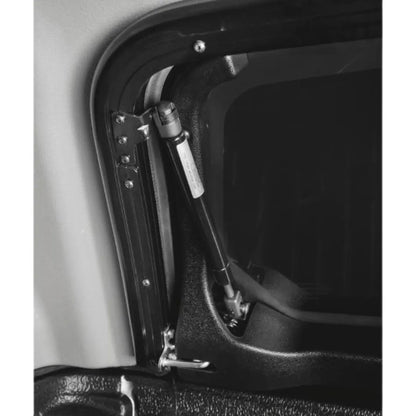 Hardtop Aeroklas pour VW Amarok 2010-2022 avec fenêtres coulissantes, robuste et adapté au véhicule utilitaire.
