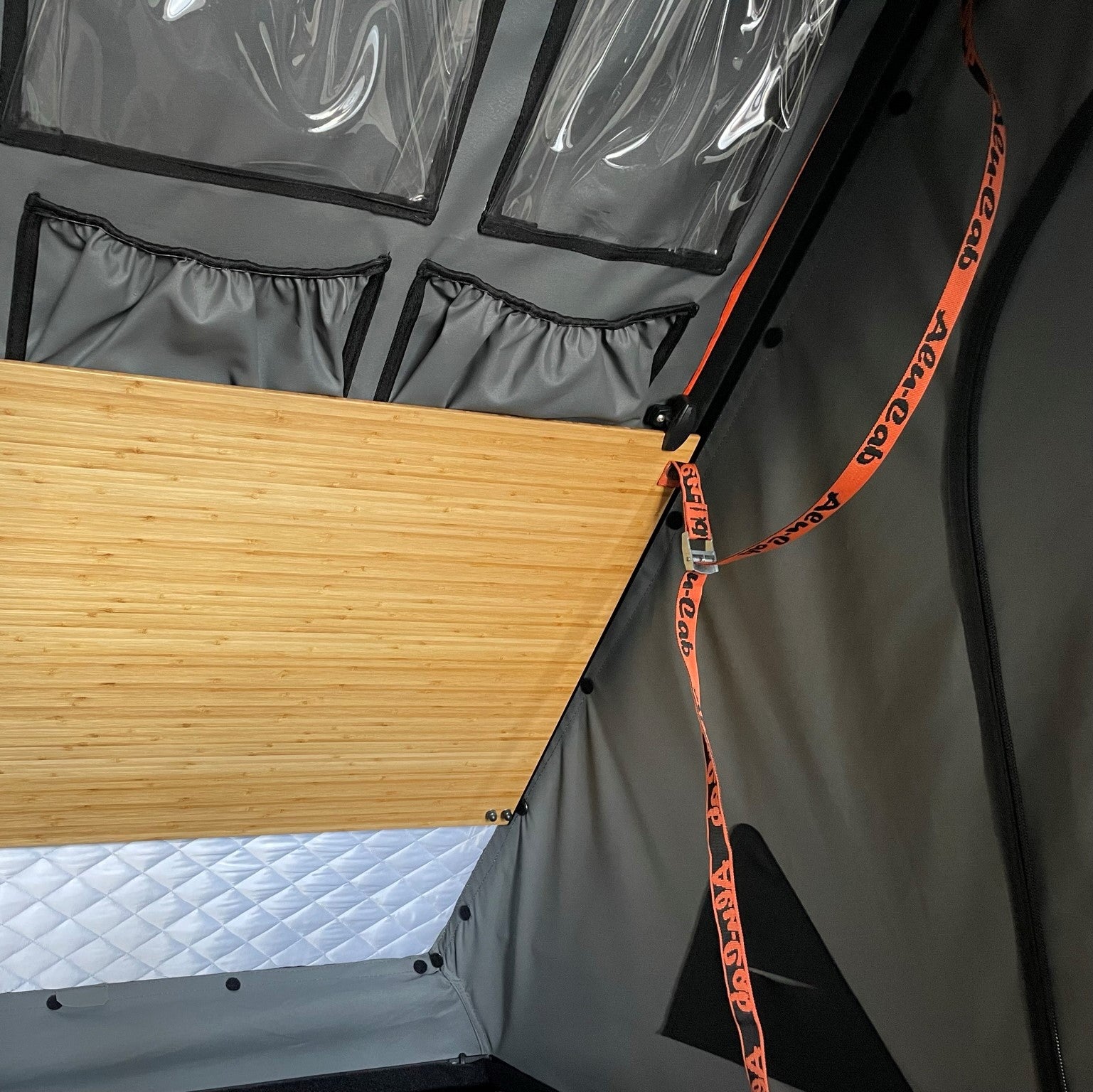 Table Inclinable pour Tente de Toit Gen-R ALU-CAB sur Xperts4x4 Accessoires 4x4 Off-Road