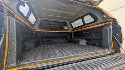 Hardtop STYLISH vitré Toyota Hilux 2026+ Double Cab | AEROKLAS Xperts 4x4