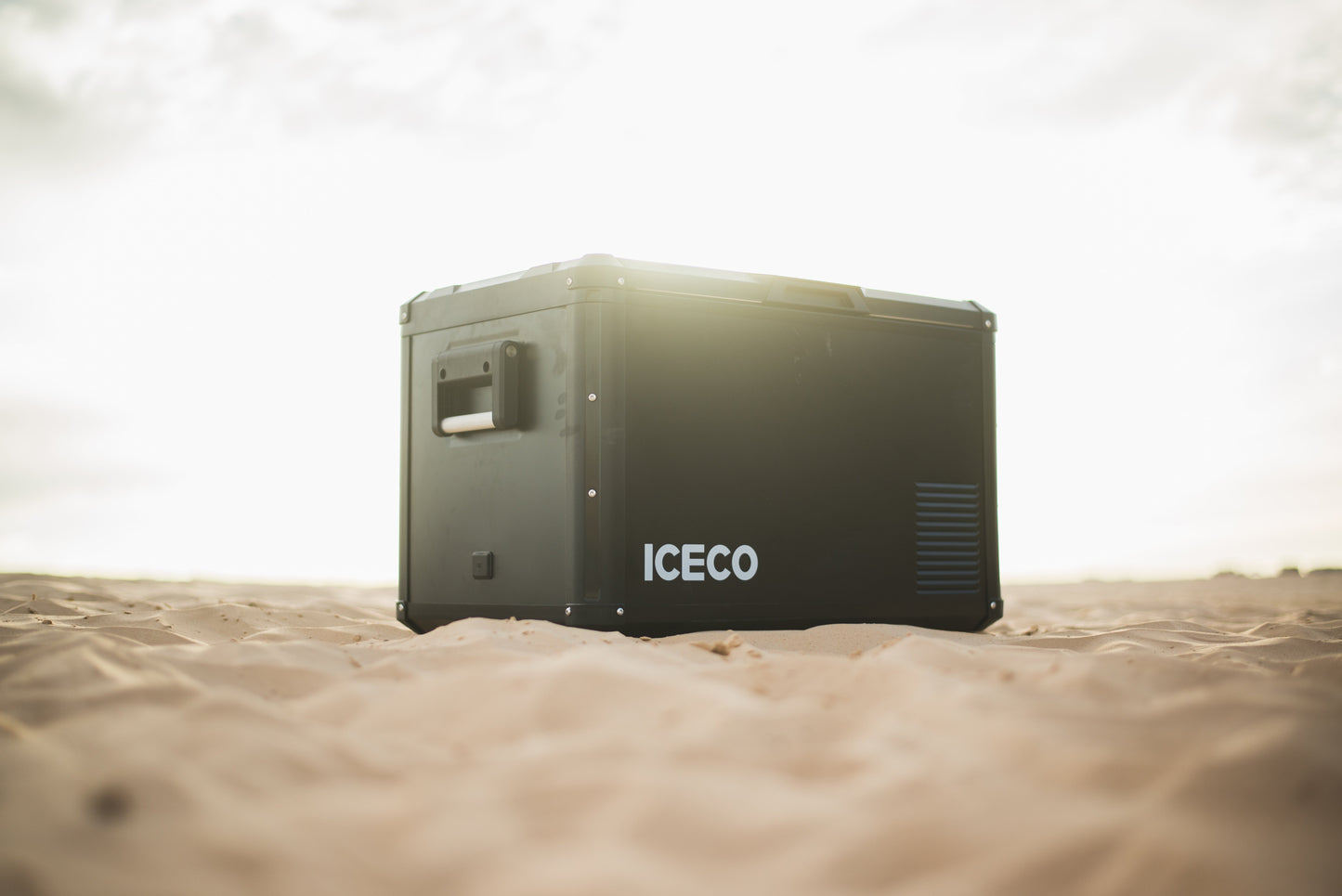 Réfrigérateur congélateur ICECO VL60PROS 60L gris, compact et portable, pour la conservation alimentaire en voyage ou camping.