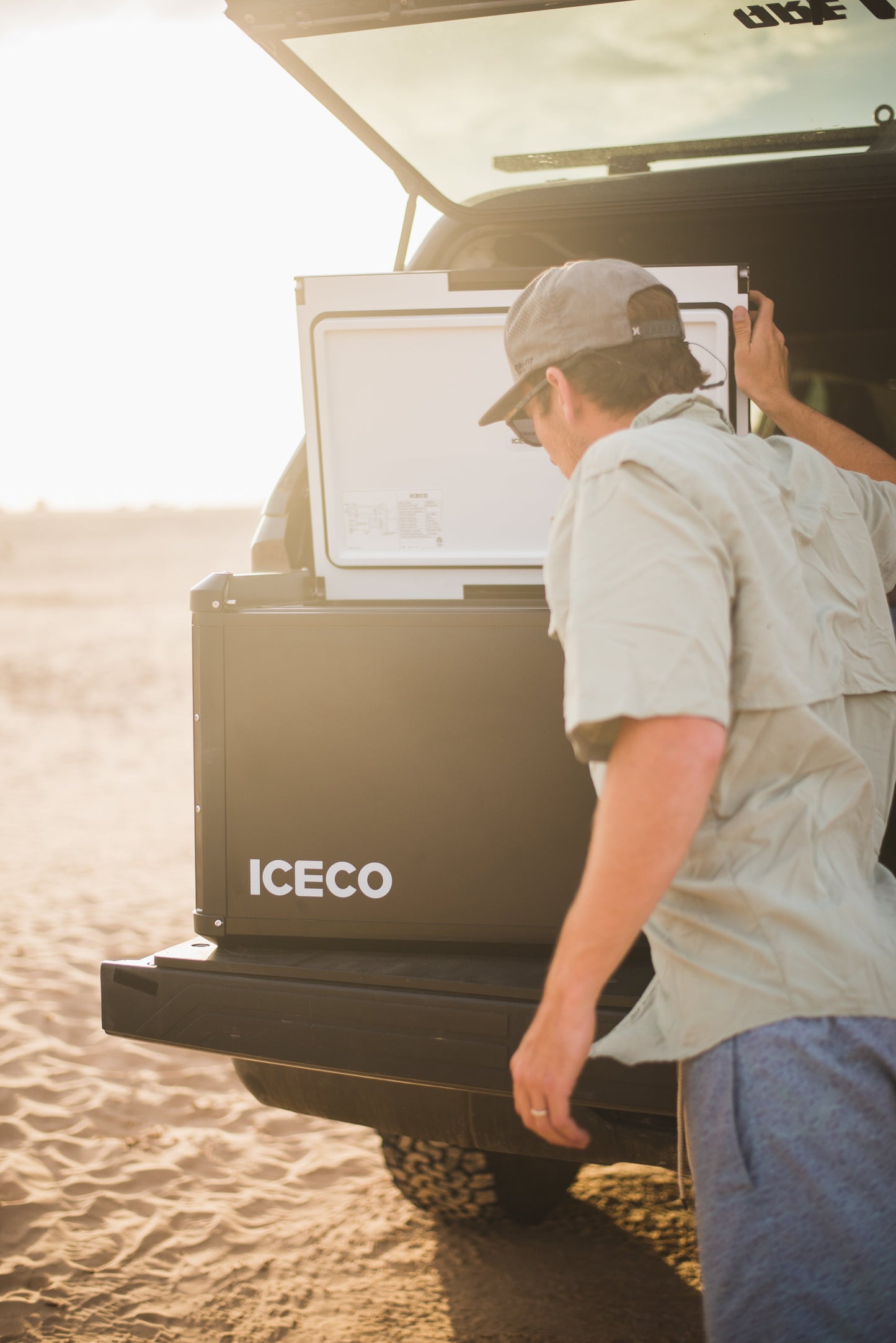 Réfrigérateur congélateur ICECO VL60PROS 60L gris, compact et portable pour la conservation des aliments en voyage ou camping.