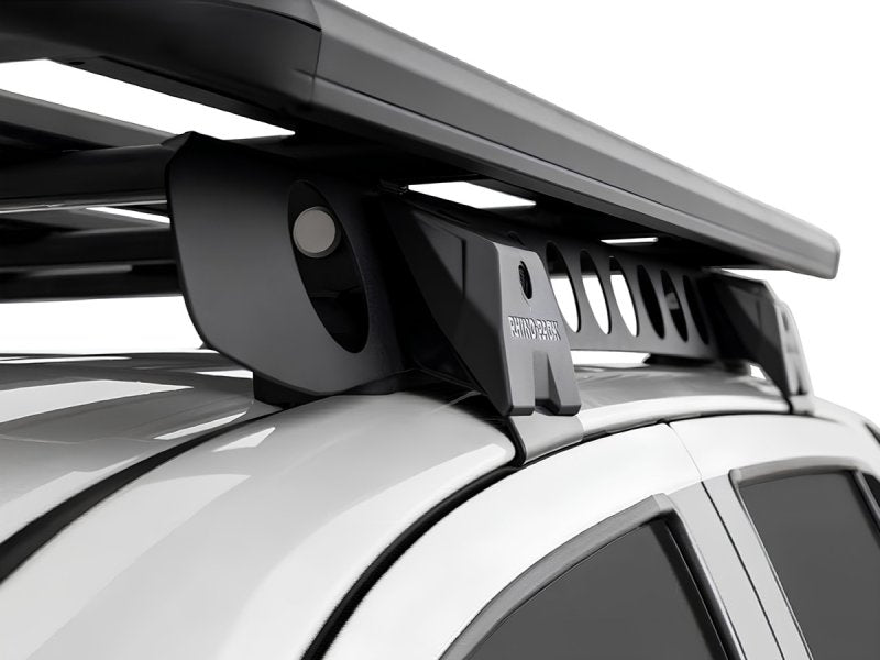 Détail du support Backbone sans perçage sur le toit du Toyota Hilux