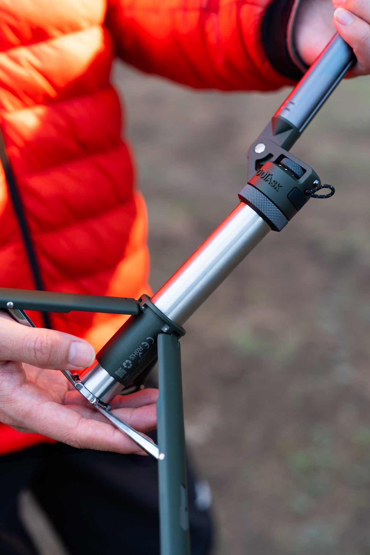 Lampe LED télescopique TD-2 1 500 lm noir | OUTASK Xperts 4x4
