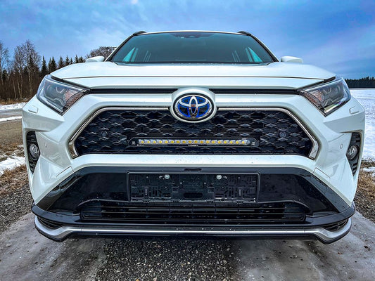 Pack LED de calandre LAZER LAMPS pour Toyota RAV4 2020+ hybride rechargeable, éclairage LED moderne et performant.