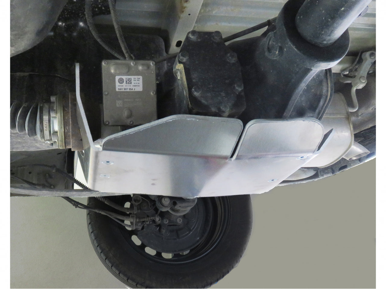 Ski de protection de pont arrière en aluminium de 6mm pour Volkswagen Caddy 4motion 2015-2020 N4-Offroad sur Xperts4x4 Accessoires 4x4 Off-Road