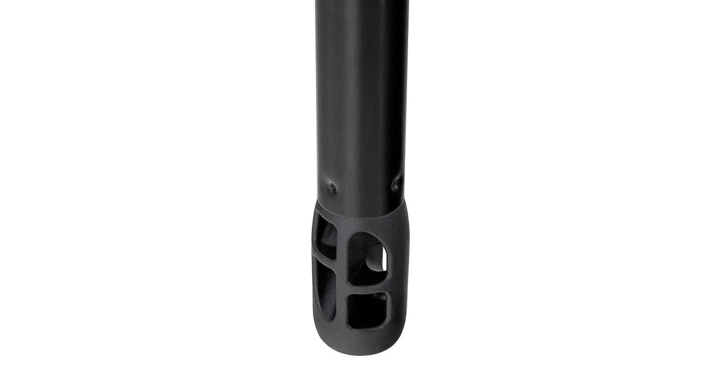 Auvent circulaire 270° Batwing Compact 2m gauche de RHINO-RACK avec fixations STOW IT, en position d'installation.