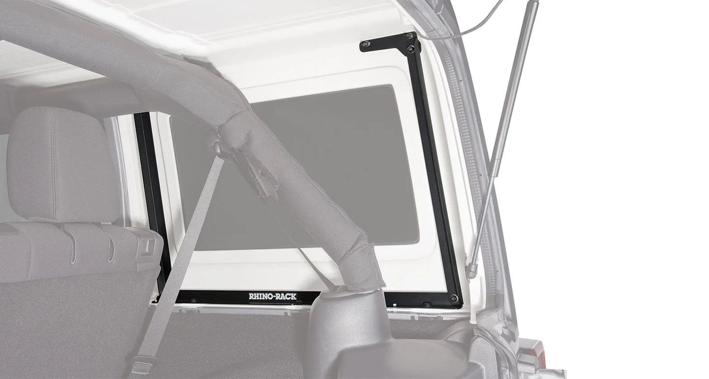 Kit de 3 barres de toit Vortex RHINO-RACK de 1500mm pour Jeep Wrangler JK 4 portes, vue des barres installées sur le toit.