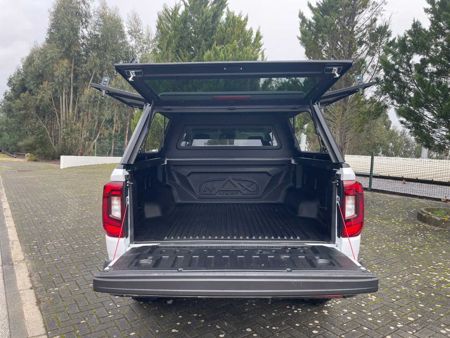 Hardtop Aluminium Line4x4 Double Cab | Vitré et Renforcé sur Xperts4x4 Accessoires 4x4 Off-Road