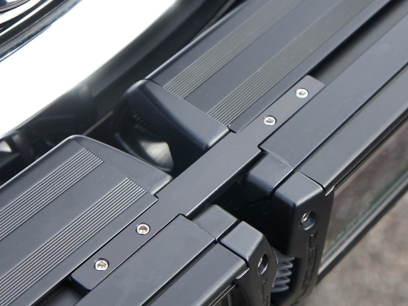 Deux projecteurs pièce de liaison LAZER LAMPS sur Xperts4x4 Accessoires 4x4 Off-Road