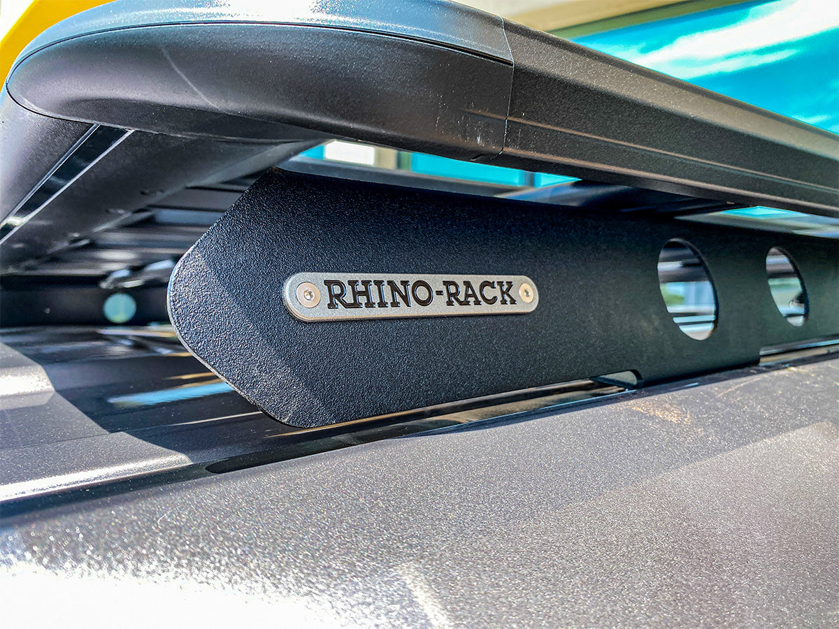 Système de fixation Backbone pour Prado 250 de Rhino-Rack, accessoire de montage robuste pour rack de toit.