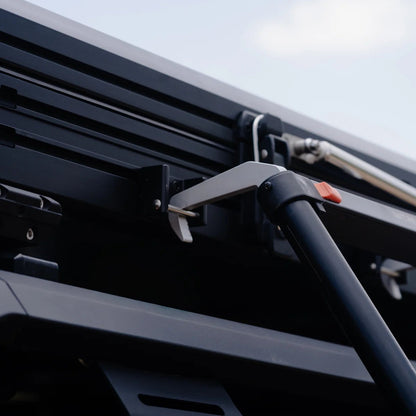 Crochets Mantis Claw ARB 4x4 Tente Intrepid sur Xperts4x4 Accessoires 4x4 Off-Road