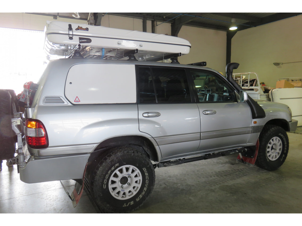 Support d'échelle sous tente James Baroud N4-Offroad sur Xperts4x4 Accessoires 4x4 Off-Road