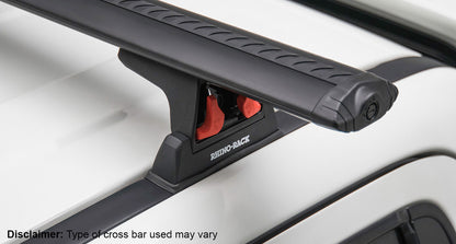 Kit de 2 barres de toit noires RHINO-RACK Heavy Duty 1650mm avec pieds pour Iveco Daily H1 2015+ sur véhicule utilitaire.