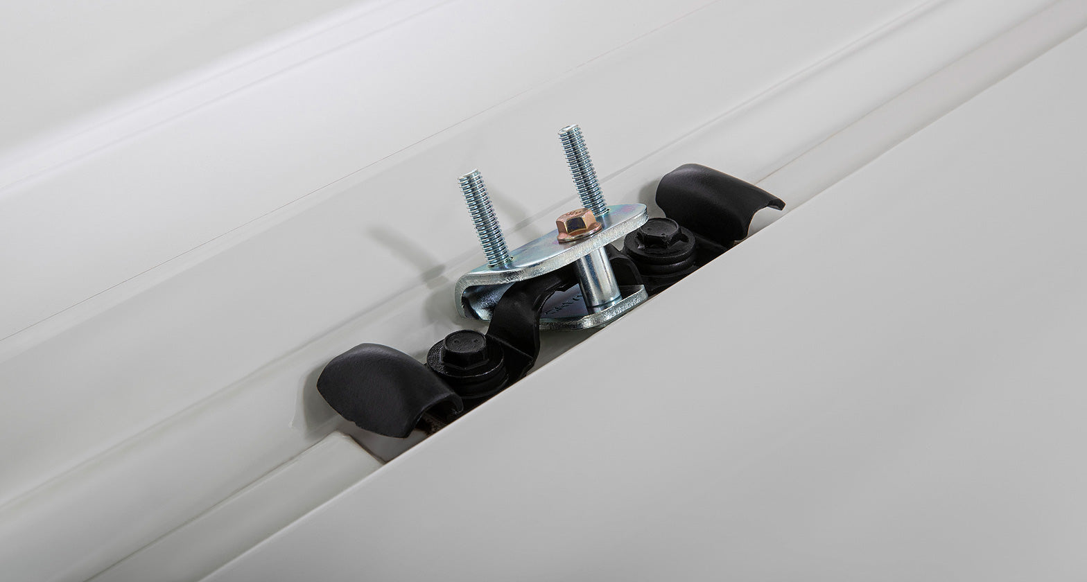 Kit 3 barres de toit noire 1650mm Heavy Duty avec pieds RCH Toyota Hiace Gen VI 2019+ - RHINO-RACK sur Xperts4x4 Accessoires 4x4 Off-Road