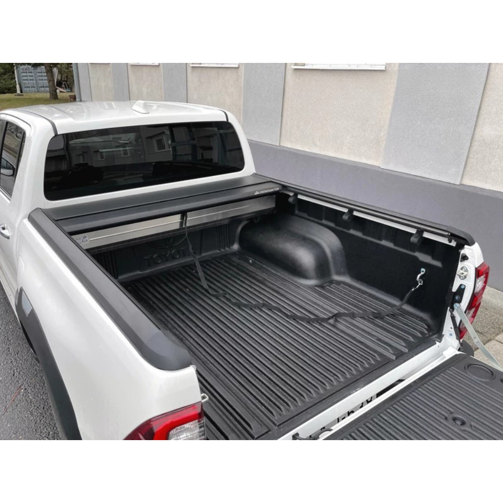 Couvre Benne Manuel Mountain Top EVOm – Toyota Hilux Revo 2016+ Double Cab sur Xperts4x4 Accessoires 4x4 Off-Road