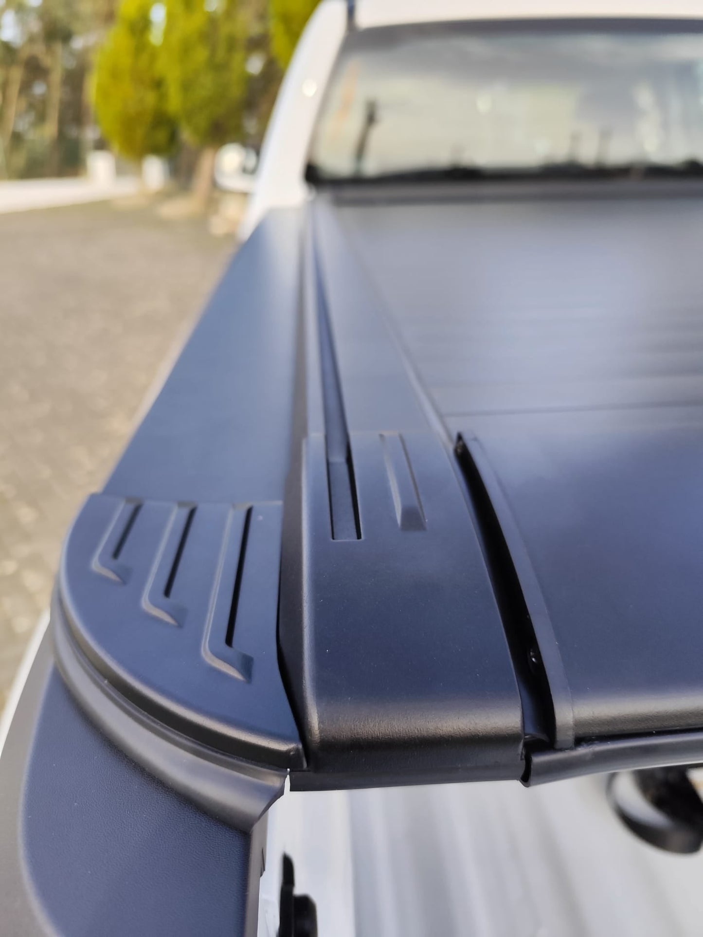 Rideau de Benne Top-Roll Manuel LINE4X4 Double Cab sur Xperts4x4 Accessoires 4x4 Off-Road