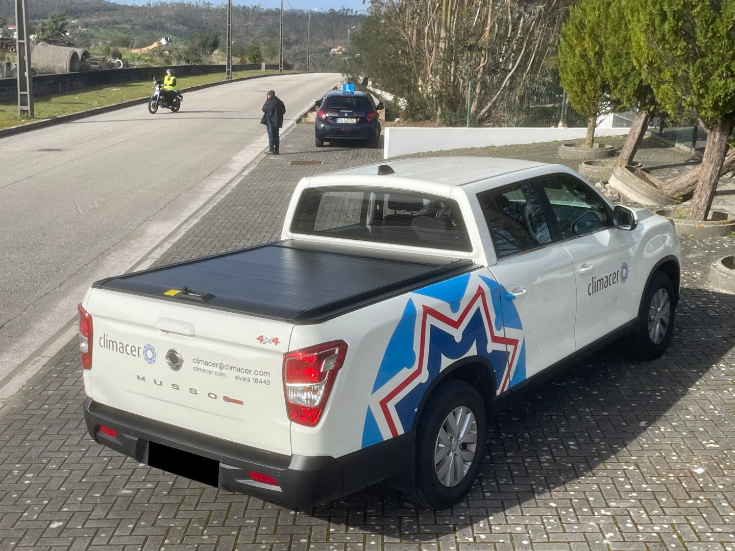 Rideau de Benne Top-Roll Manuel LINE4X4 Double Cab sur Xperts4x4 Accessoires 4x4 Off-Road