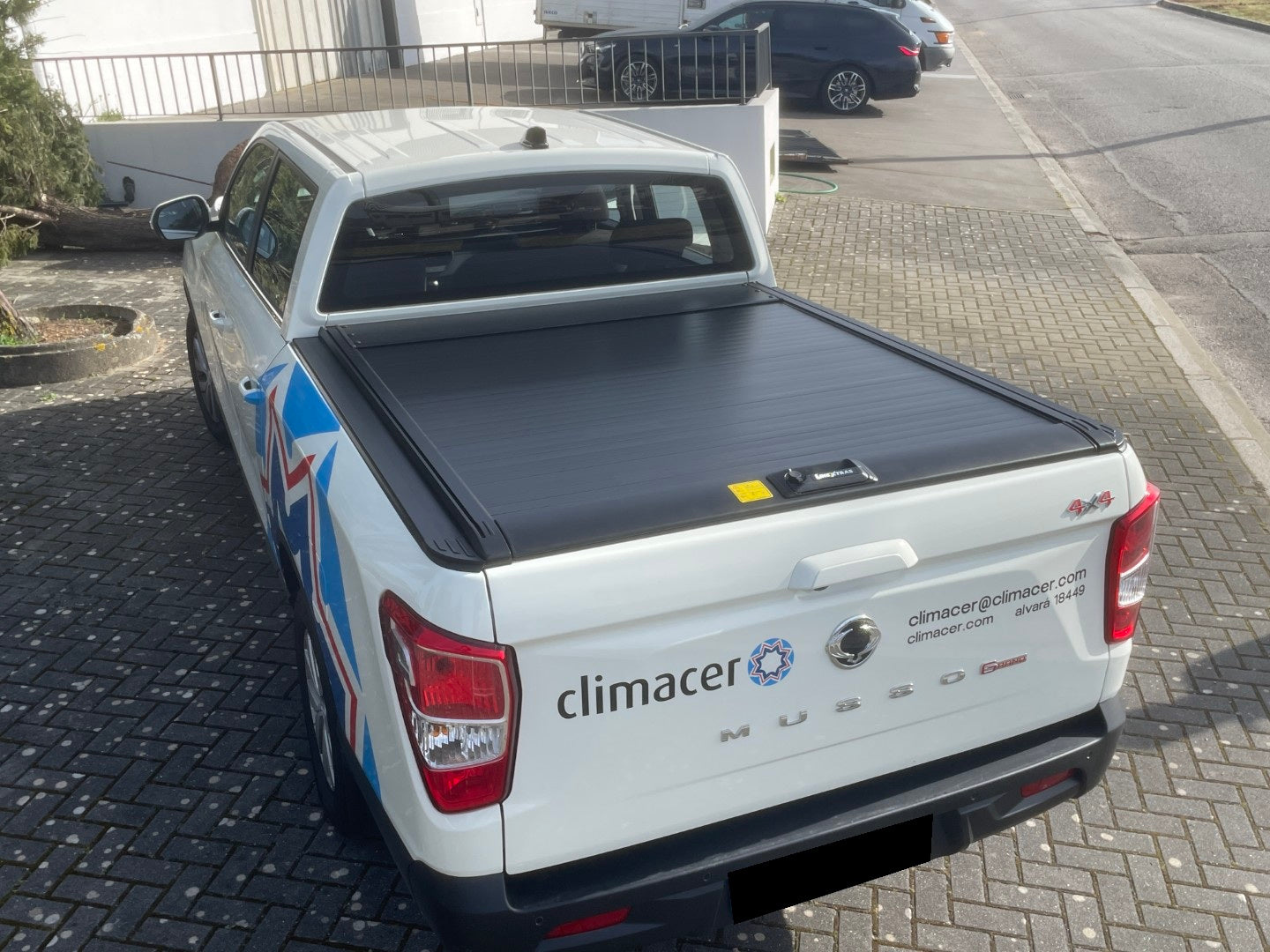 Rideau de Benne Top-Roll Manuel LINE4X4 Double Cab sur Xperts4x4 Accessoires 4x4 Off-Road