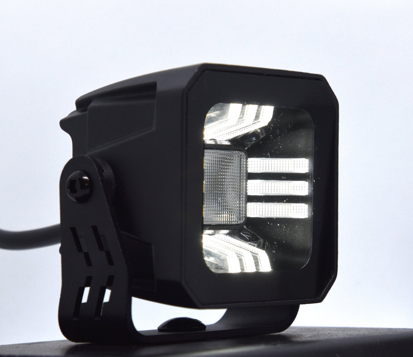 Feux de conduite LED LUMIDRIVE Dark Drive - Puissance & Style sur Xperts4x4 Accessoires 4x4 Off-Road