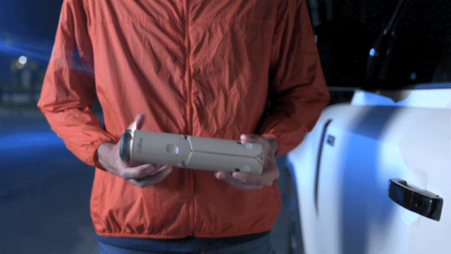 OuTask Lampe Télescopique Gris Clair - Outdoor LED 720° Rechargeable sur Xperts4x4 Accessoires 4x4 Off-Road