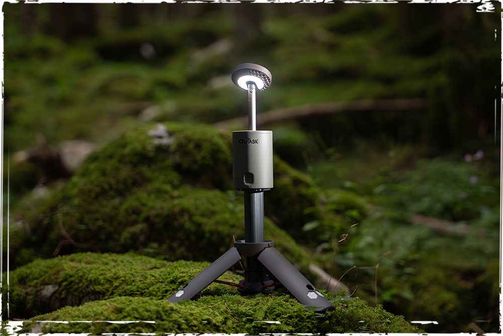OuTask Lampe Télescopique Gris Clair - Outdoor LED 720° Rechargeable sur Xperts4x4 Accessoires 4x4 Off-Road