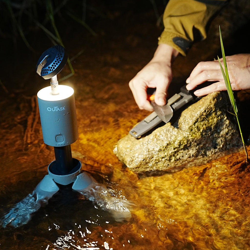 OuTask Lampe Télescopique LED Outdoor 720° - Jaune Désert sur Xperts4x4 Accessoires 4x4 Off-Road