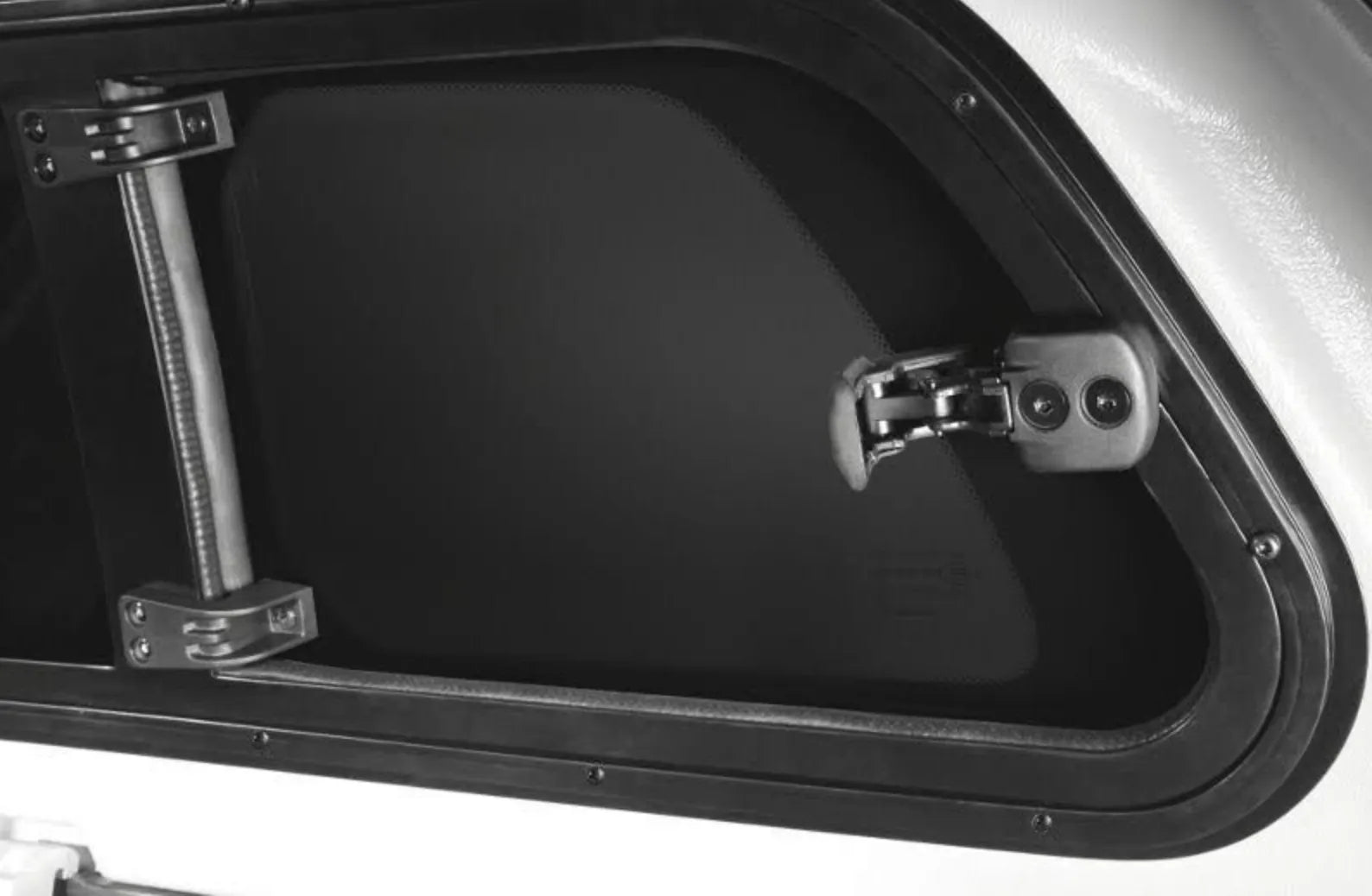 Hardtop Aeroklas Primer | Isuzu Dmax 2012-2020 Double Cab sur Xperts4x4 Accessoires 4x4 Off-Road