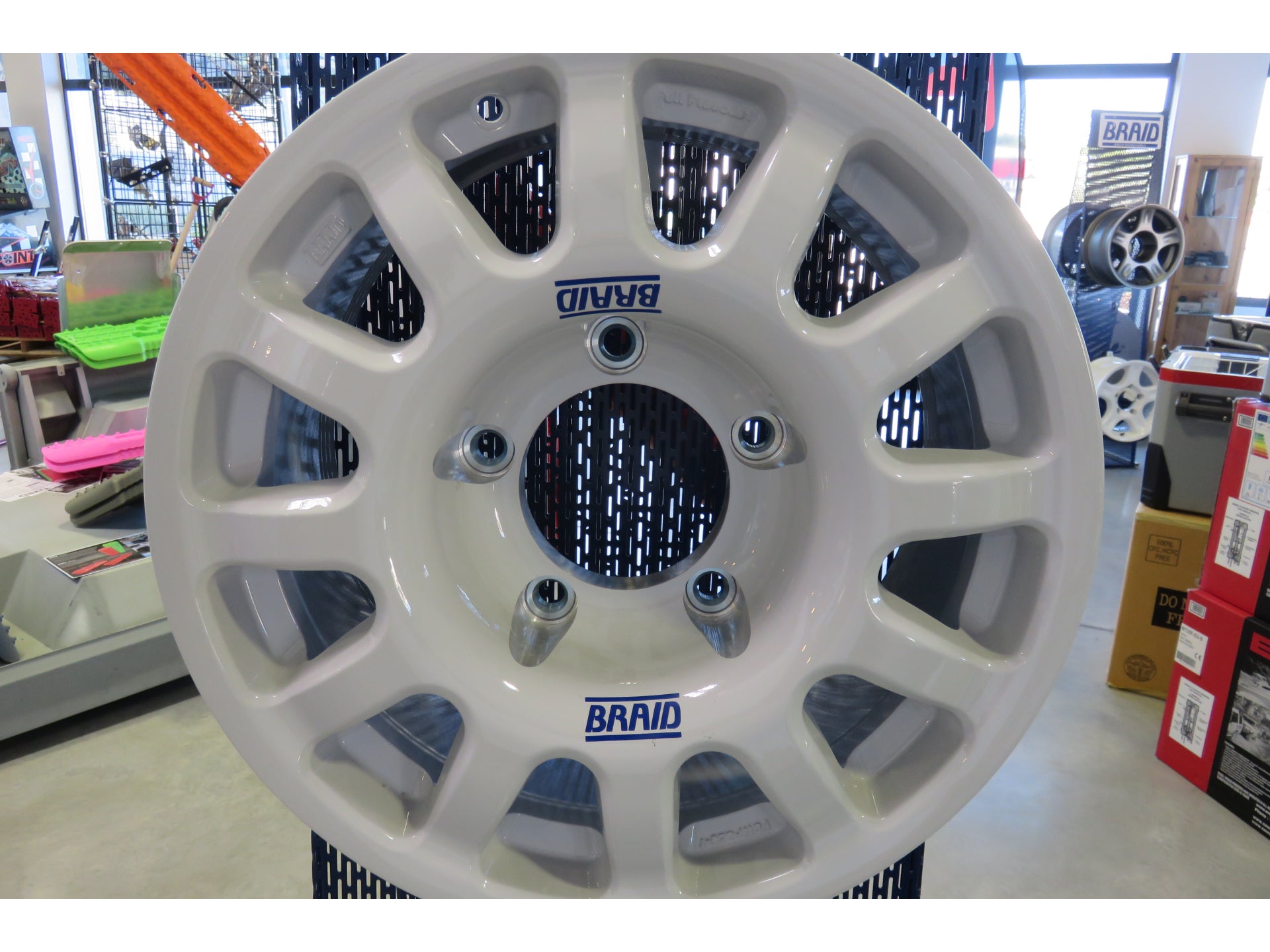 Jante Alu BRAID Fullrace Blanche 7x16 6x139.7 ET-10 sur Xperts4x4 Accessoires 4x4 Off-Road