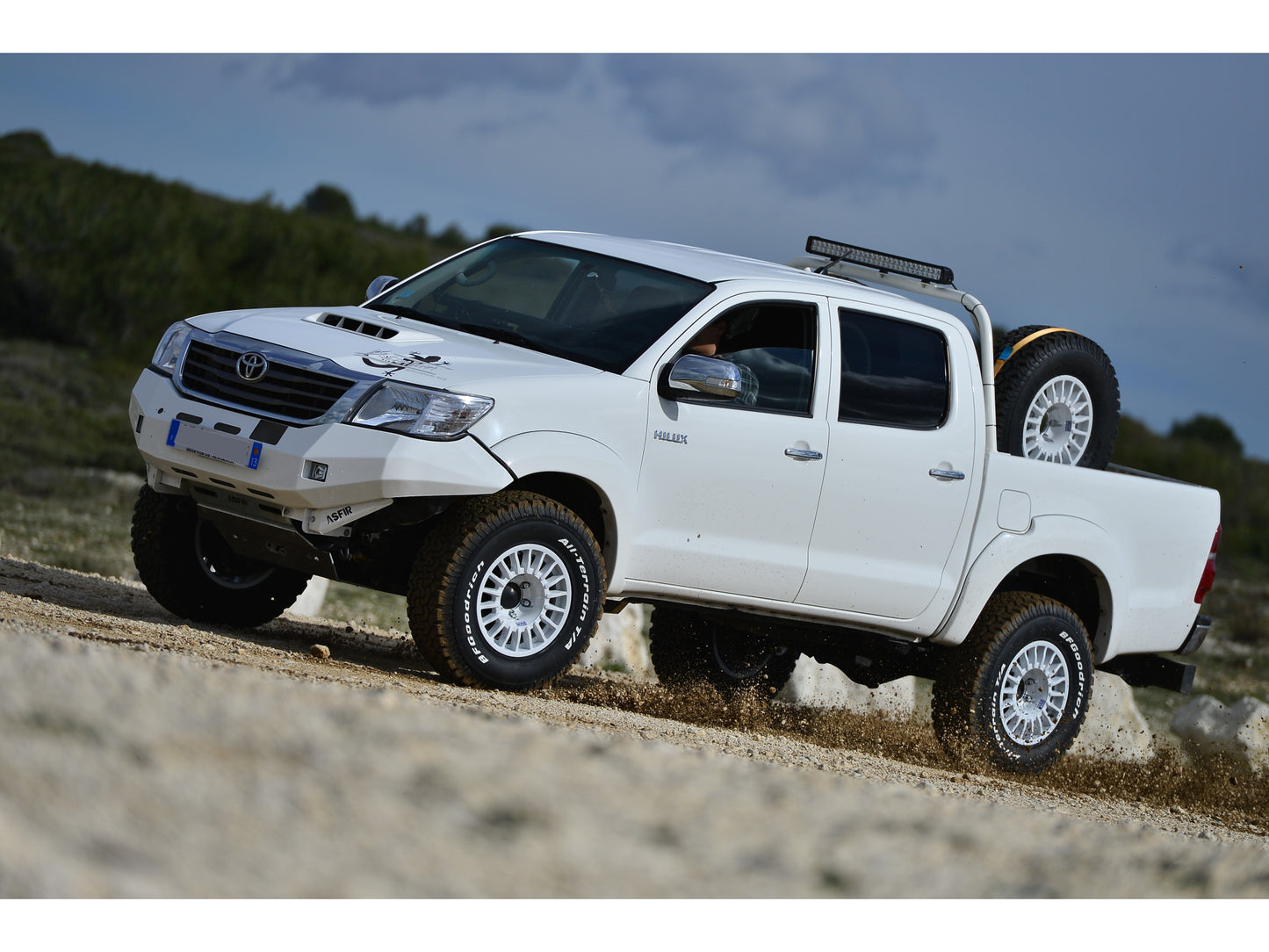 Jante Alu BRAID Winrace Blanche 7x16 6x139.7 ET-10 sur Xperts4x4 Accessoires 4x4 Off-Road