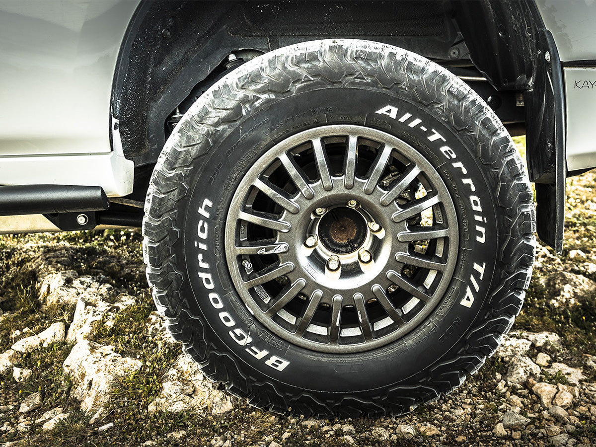 Jantes en aluminium BRAID Winrace grises 5x17, 6x139.7 ET0, pour véhicule tout-terrain.