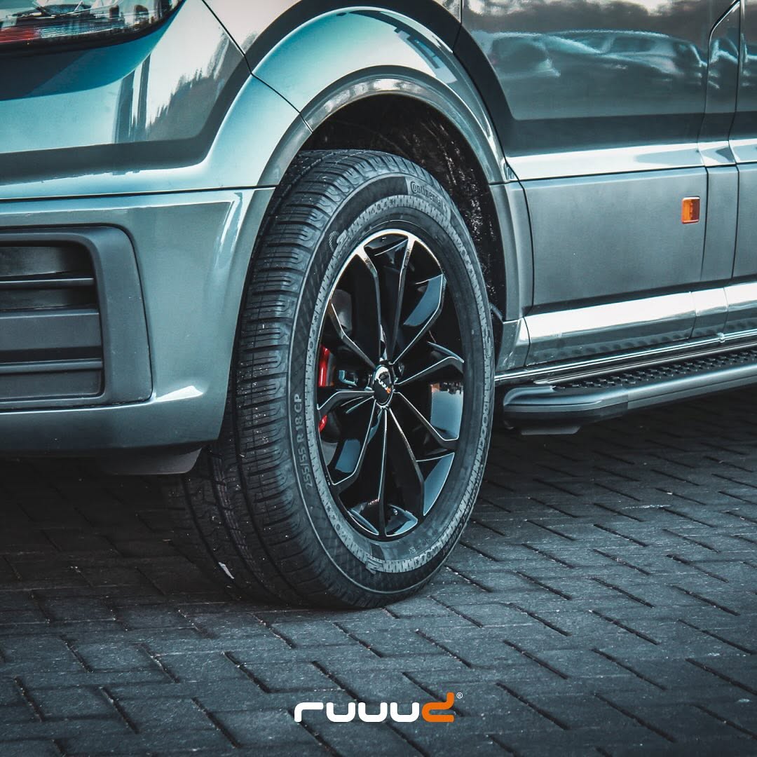 Jante Aluminium RUUUD 8x18 5x120 ET50 Gloss Black - Craftstar (Xenon) sur Xperts4x4 Accessoires 4x4 Off-Road