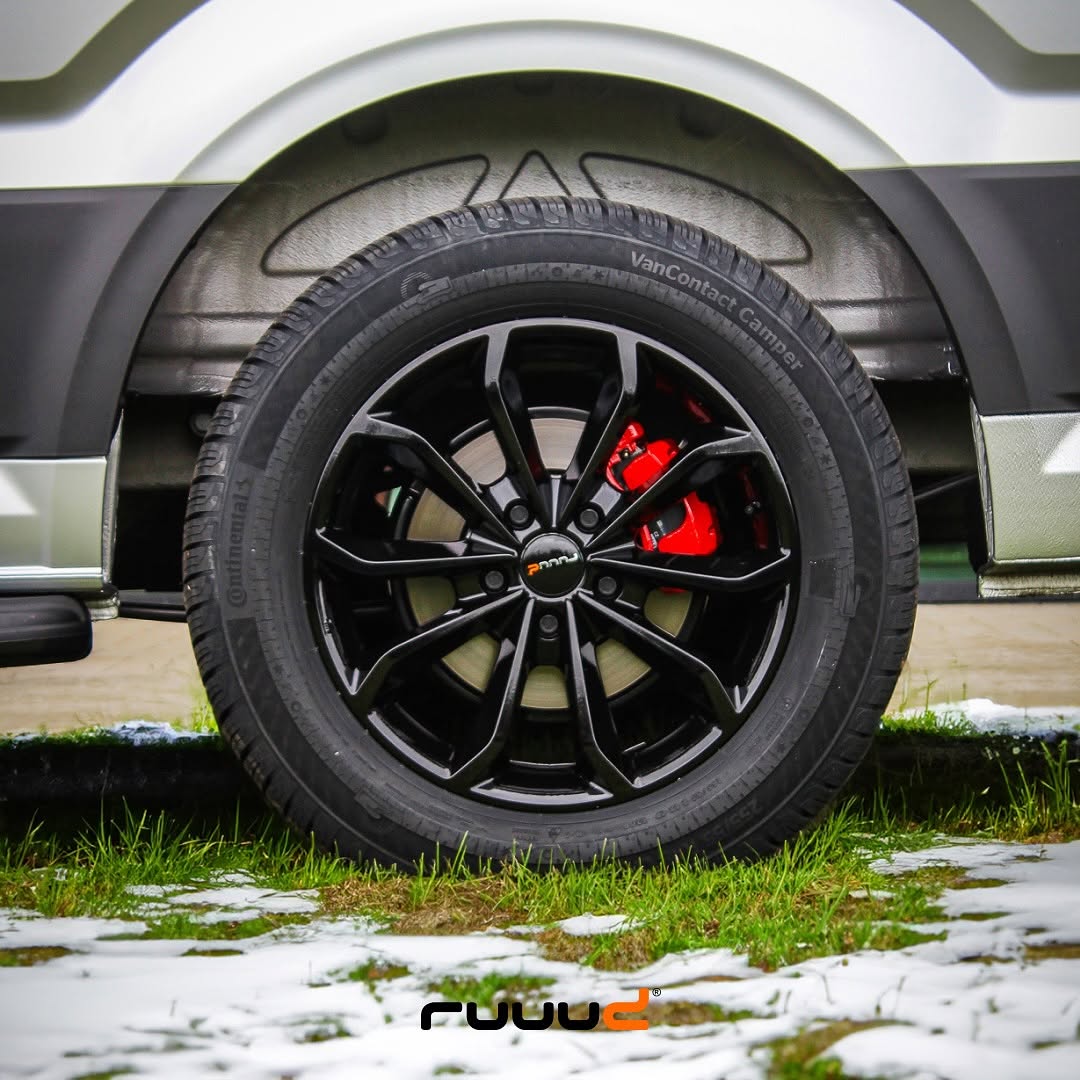 Jante Aluminium RUUUD 8x18 5x120 ET50 Gloss Black - Craftstar (Xenon) sur Xperts4x4 Accessoires 4x4 Off-Road