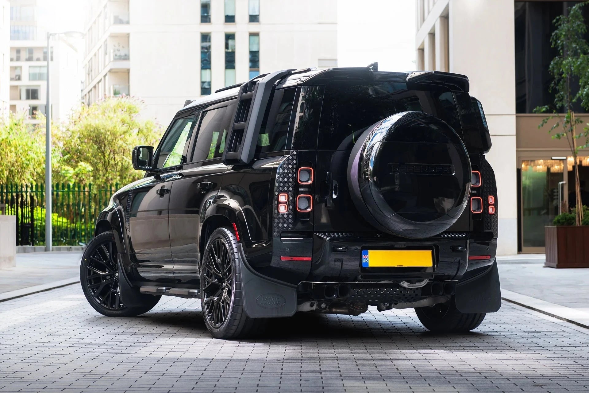 Échappement Quad Gloss Black KAHN pour Defender 110 V8 (2020+) sur Xperts4x4 Accessoires 4x4 Off-Road