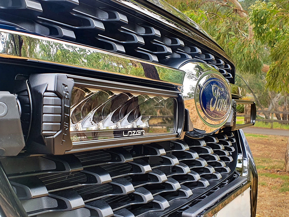 Pack LED Calandre LAZER LAMPS pour Ford Ranger Limited 2023+ avec projecteurs triples intégrés, design moderne et éclairage puissant