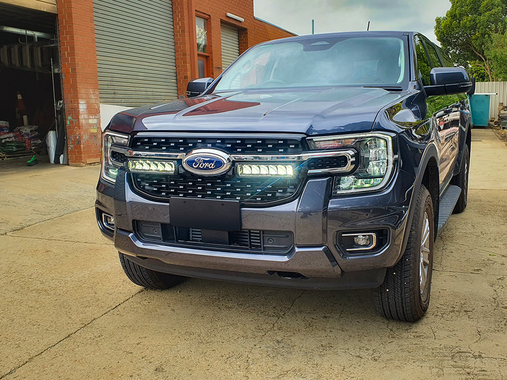 Pack LED Calandre LAZER LAMPS pour Ford Ranger Limited 2023, kit grille avec 2x Triple R 850 intégrés, design moderne.