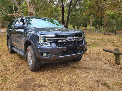 Pack LED Calandre LAZER LAMPS pour Ford Ranger Limited 2023+ avec 2x Triple R 850 intégrés, kit grille LED robuste et moderne.