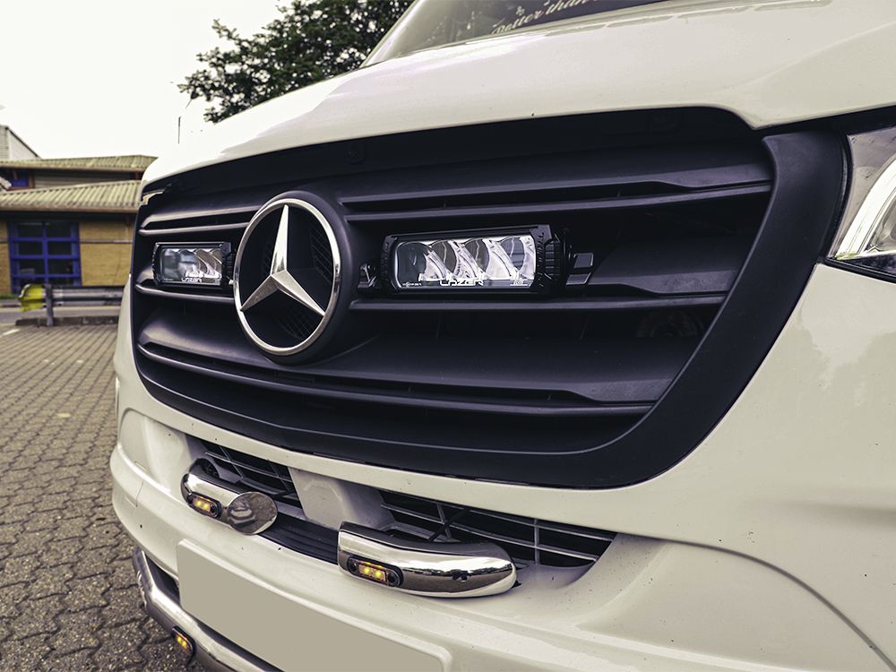 Kit de calandre LED LAZER LAMPS pour Mercedes Sprinter W906/W907, éclairage LED intégré pour une finition moderne.