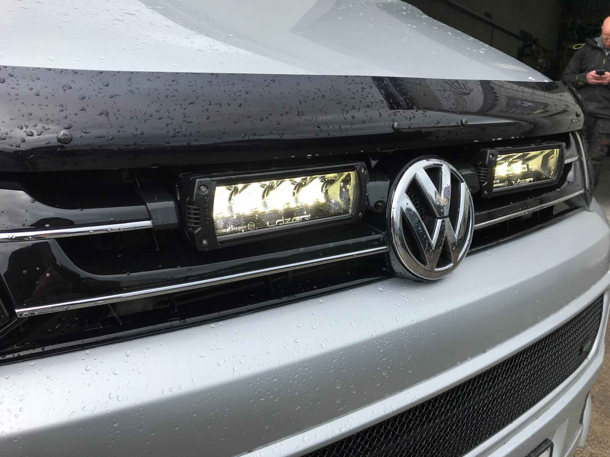 Kit Grille LAZER LAMPS VW T5 2010+ — 2x Triple-R 750 Intégré sur Xperts4x4 Accessoires 4x4 Off-Road