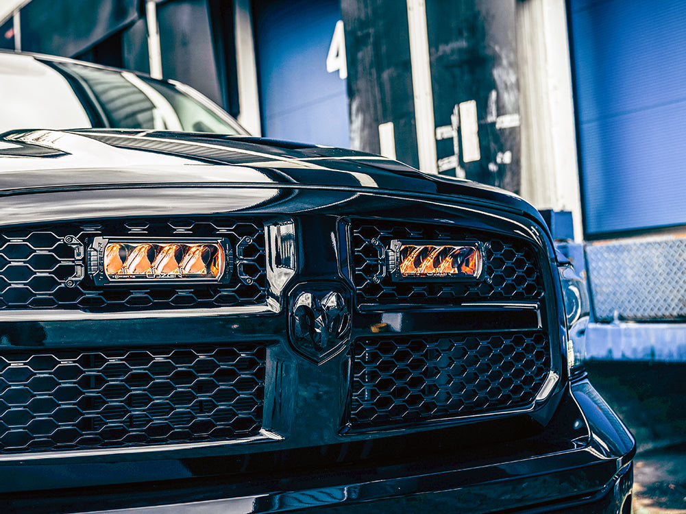 Pack de LED pour calandre LAZER LAMPS sur Dodge RAM 1500, éclairage LED élégant et performant pour camion.