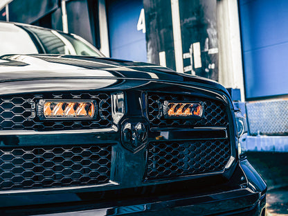 Pack de LED pour calandre LAZER LAMPS sur Dodge RAM 1500, éclairage LED élégant et performant pour camion.