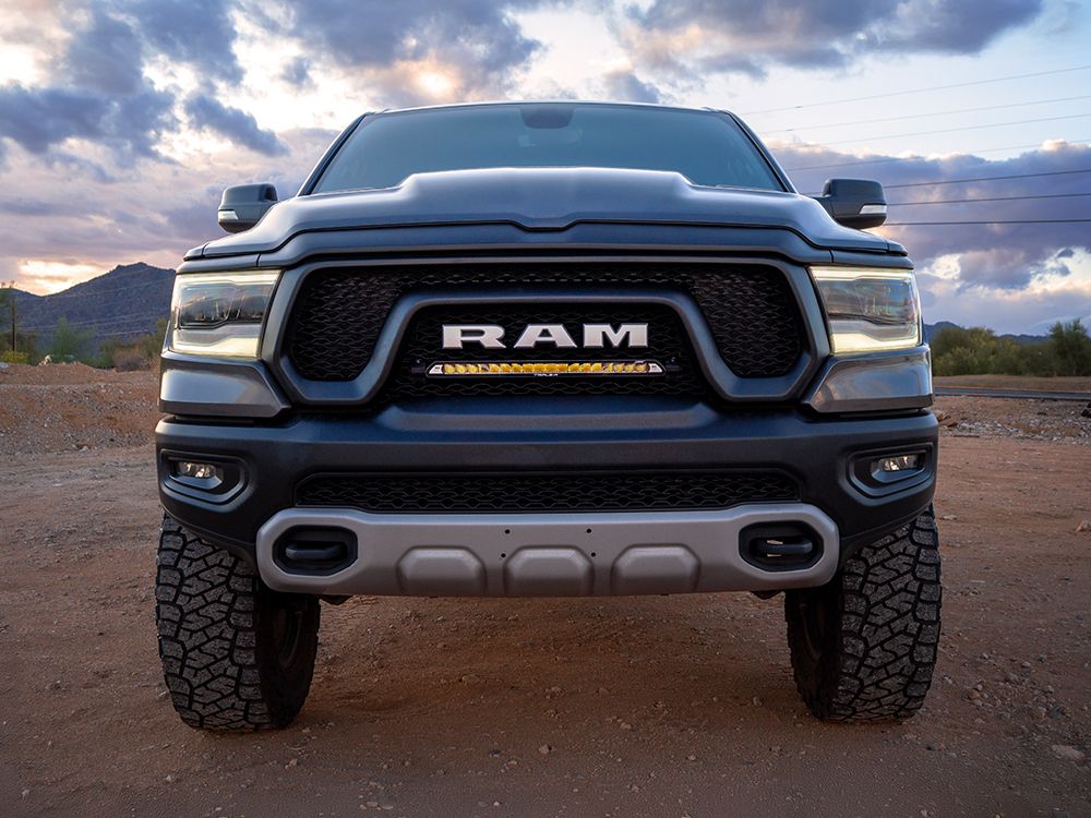 Pack LED pour calandre Dodge RAM 1500 de LAZER LAMPS, éclairage LED puissant pour véhicule tout-terrain.