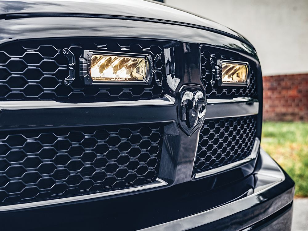 Pack LED Calandre LAZER LAMPS pour Dodge RAM 1500 avec feux LED puissants et design moderne, installation facile.