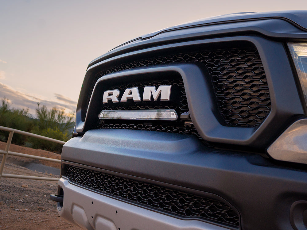 Pack LED de calandre LAZER LAMPS pour Dodge RAM 1500, éclairage LED puissant et design robuste pour camion pickup.