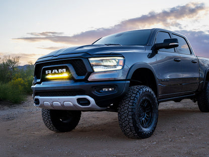 Pack LED de calandre LAZER LAMPS pour Dodge RAM 1500 avec lumières LED éclatantes et design robuste visible dans l'image.
