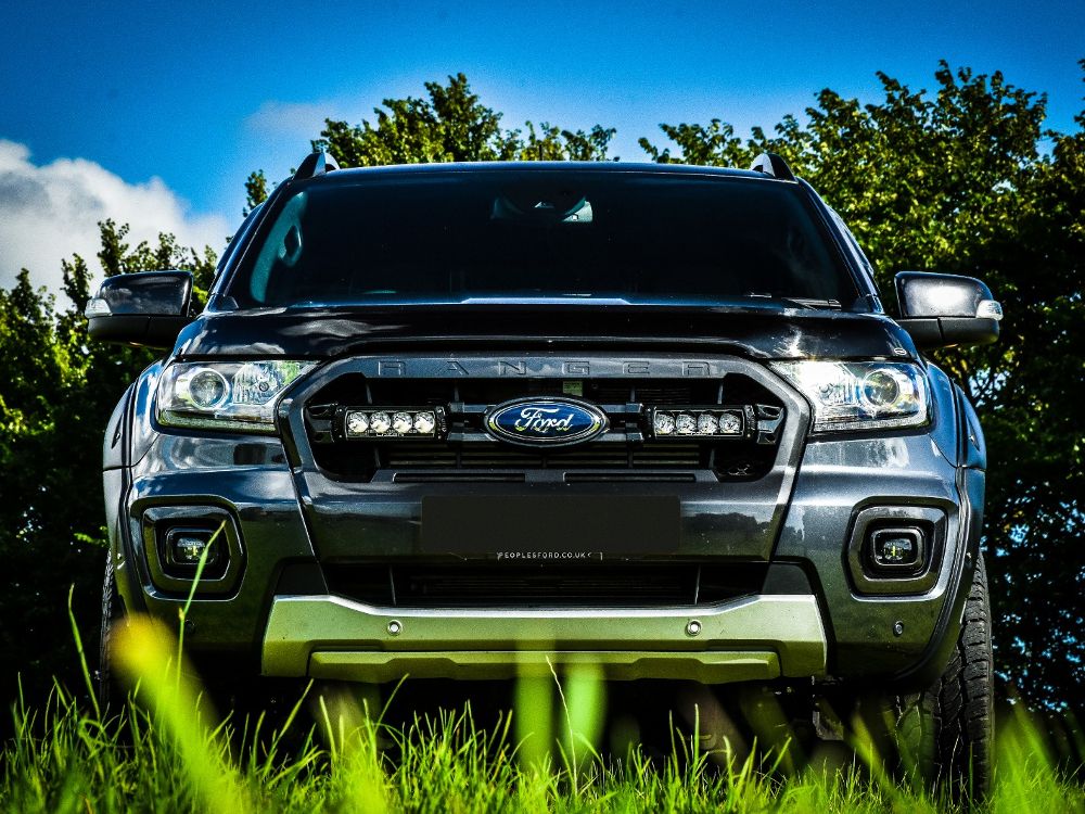 Kit de calandre LED LAZER LAMPS pour Ford Ranger 2019-2022, illumination moderne sur la grille du véhicule.