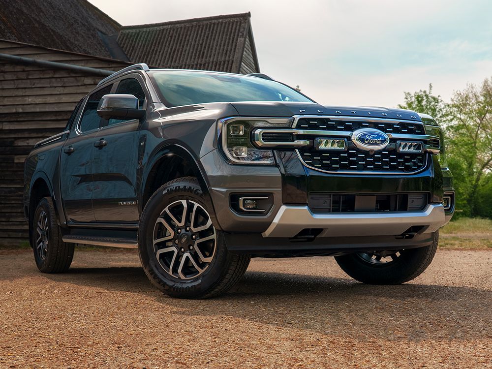 Kit de calandre LED LAZER LAMPS pour Ford Ranger Platinum 2023+ avec phares LED intégrés, vue de face de la calandre installée