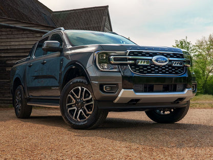 Kit de calandre LED LAZER LAMPS pour Ford Ranger Platinum 2023+ avec phares LED intégrés, vue de face de la calandre installée