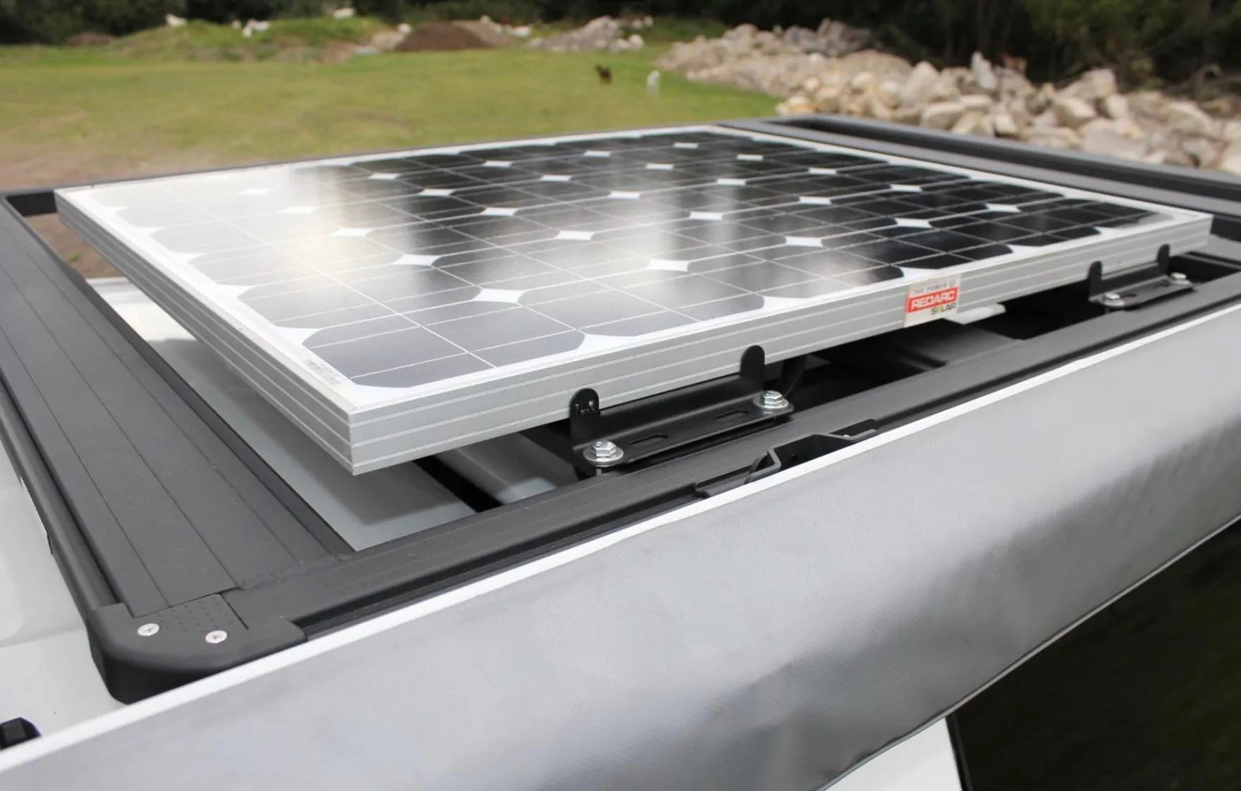 Fixation Panneau Solaire REDARC pour ARB & Rhino-Rack - Montage Sécurisé sur Xperts4x4 Accessoires 4x4 Off-Road