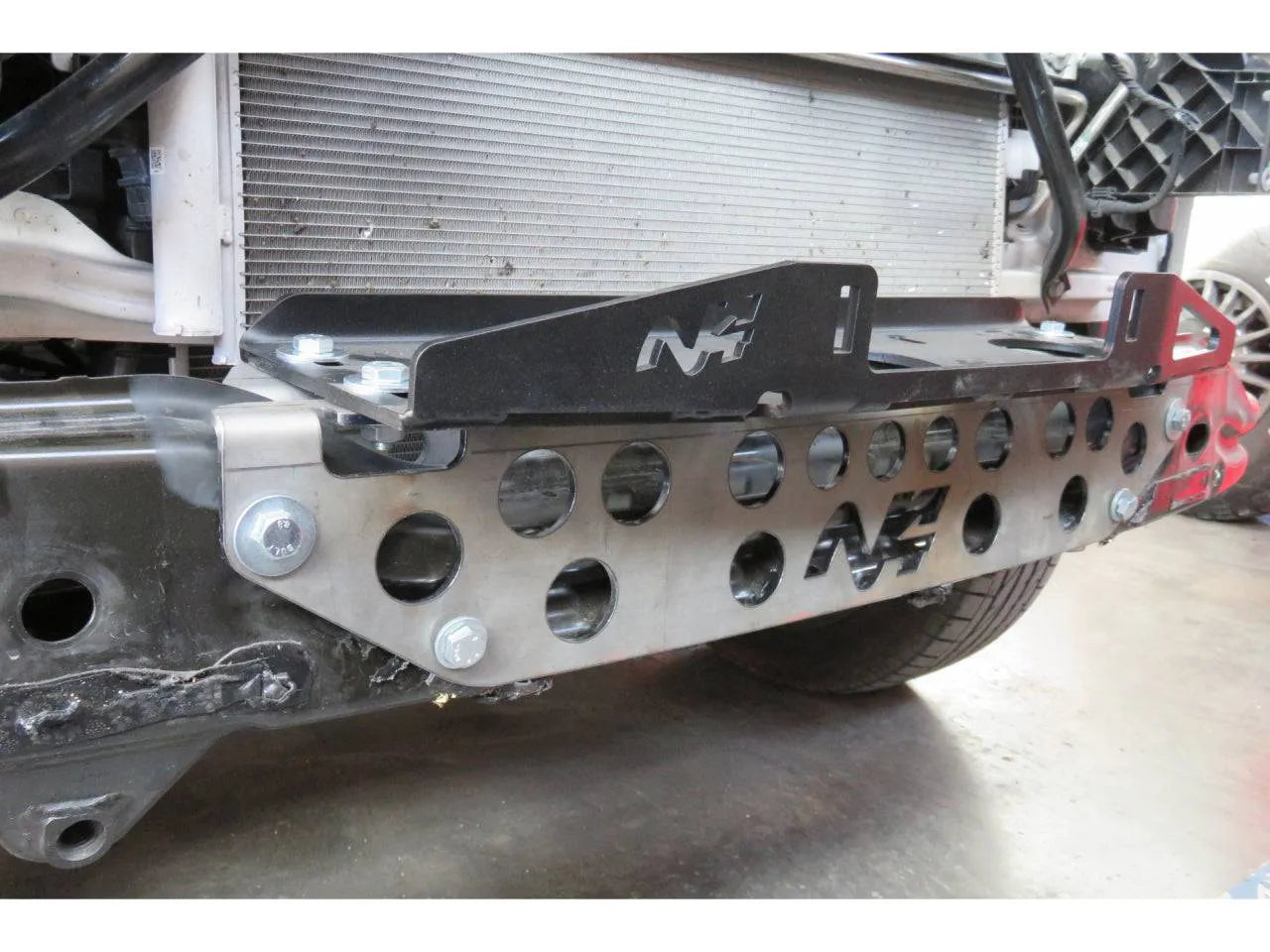 Platine de Treuil Volkswagen Amarok 2010 a 2022 sur Pare-choc d'Origine sur Xperts4x4 Accessoires 4x4 Off-Road