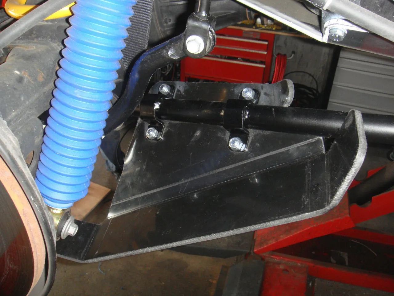 Protections Amortisseurs Arrières PEHD 8mm - Toyota Land Cruiser 200 sur Xperts4x4 Accessoires 4x4 Off-Road